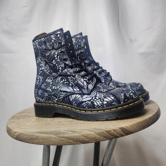 Women’s Dr. Martens 1460 Suede 8-Eye Boot Butterfly Gray Boots Shoes 7 Classic - Picture 2 of 11